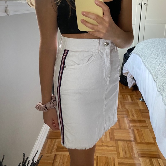 White jeans skirt from zara🤍 - Picture 2 of 2